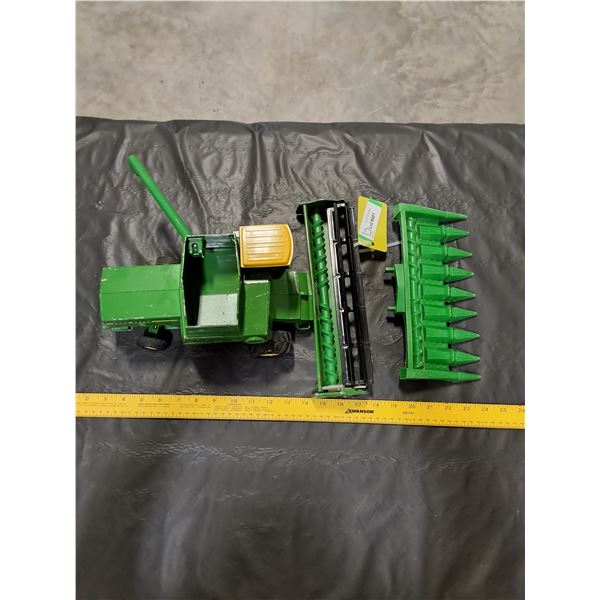 Die Cast ERTL John Deere  Turbo Combine Toy