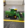 Image 2 : Die Cast ERTL John Deere  Turbo Combine Toy