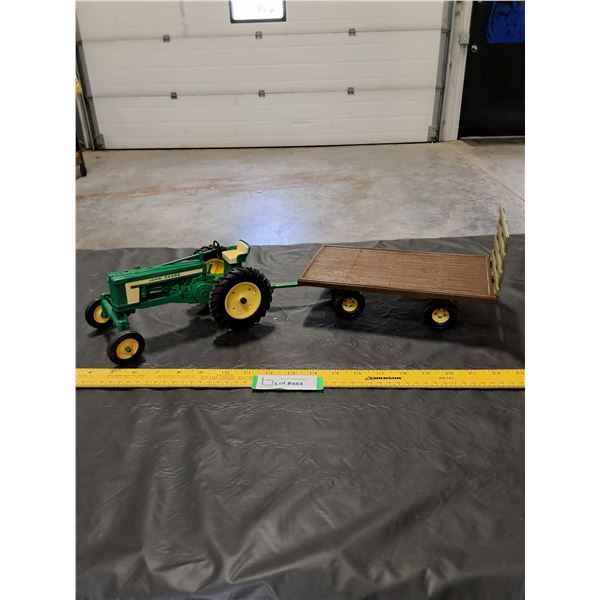 Die Cast John Deere Tractor and Bale Wagon Toy