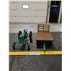 Image 3 : Die Cast John Deere Tractor and Bale Wagon Toy
