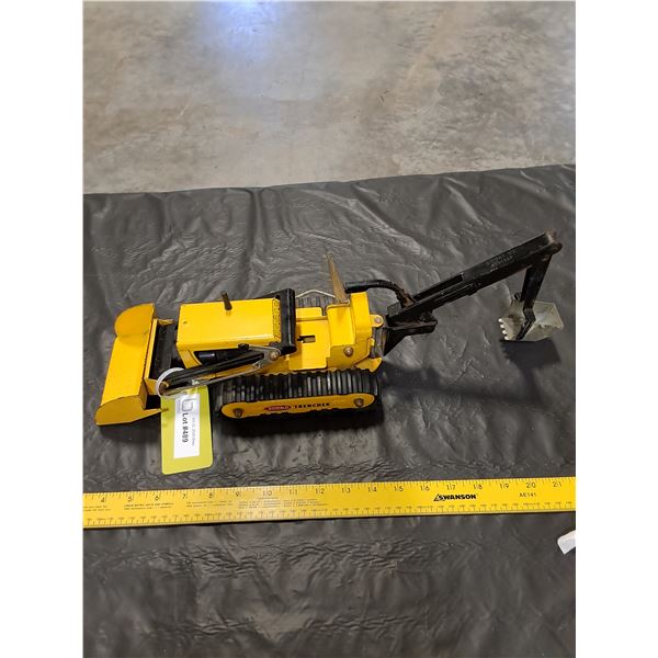 Tin Tonka Trencher Toy