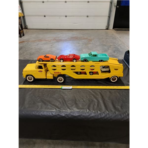 Tin Tonka Vehicle Hauler with Plastic Vehicles and 1 Metal Tonka Toys