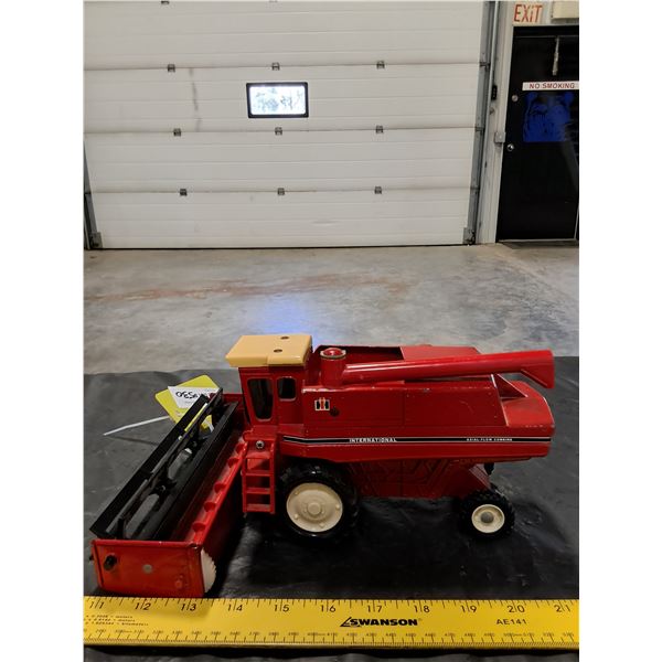 Die Cast International Axial Flow Combine Toy