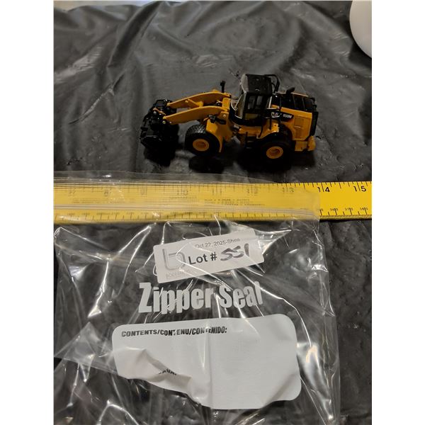 Die Cast Cat 950M Loader Toy