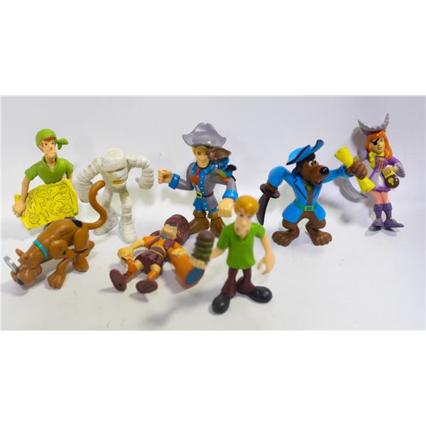 LOT OF 9 SCOOBY-DOO TOYS