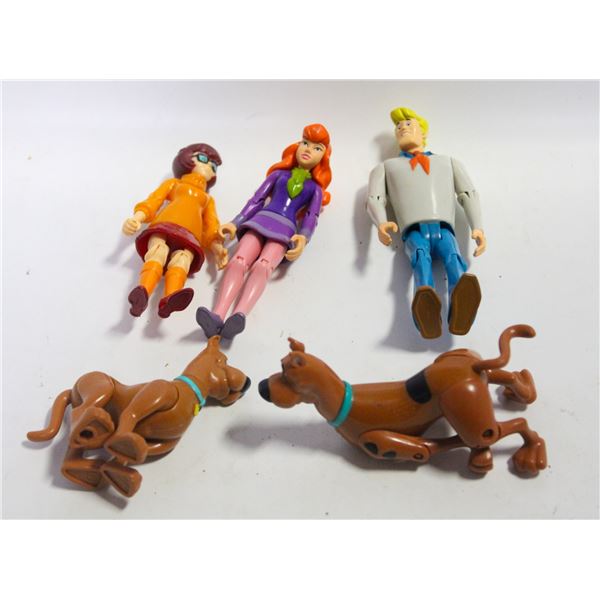 LOT OF 5 SCOOBY-DOO FIGURES