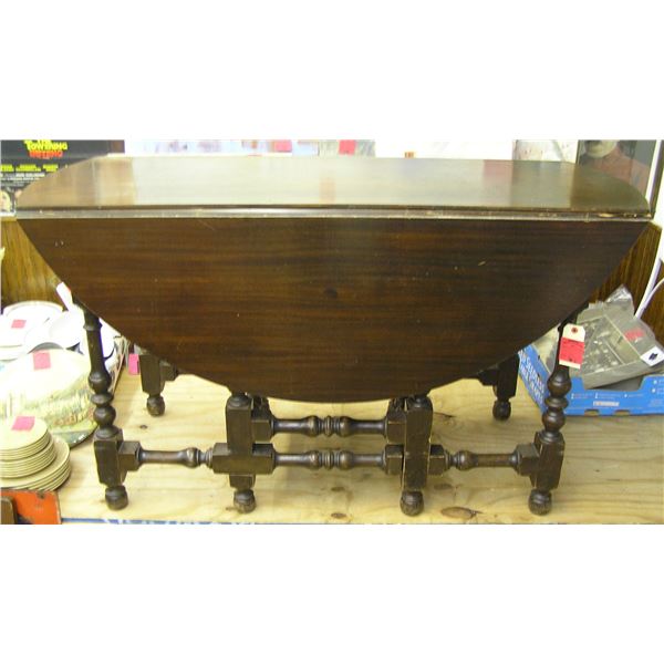 Antique gate leg drop leaf table