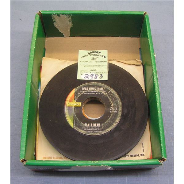 Mixed group of vintage 45 RPM records