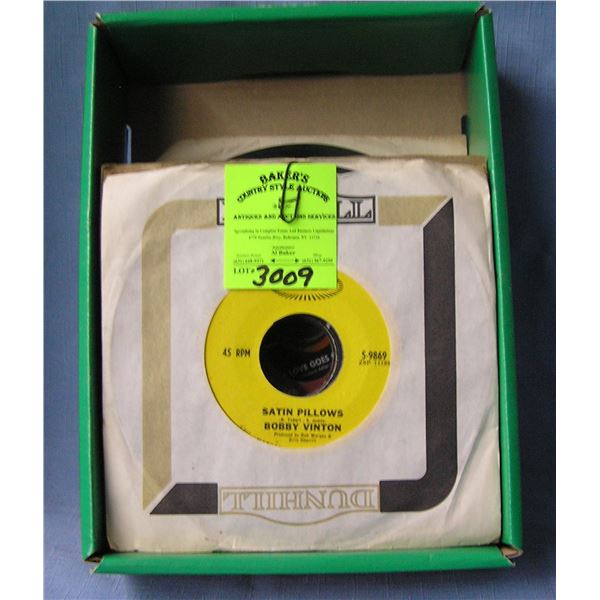 Mixed group of vintage 45 RPM records