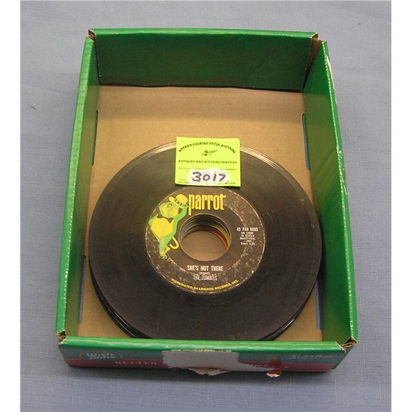 Mixed group of vintage 45 RPM records