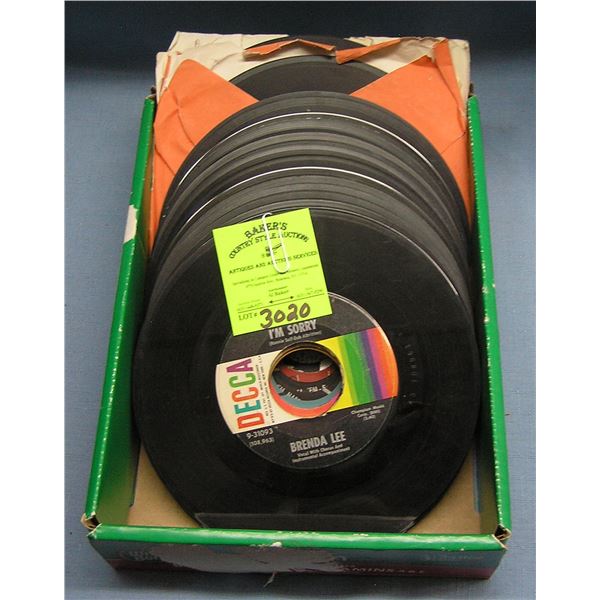 Mixed group of vintage 45 RPM records