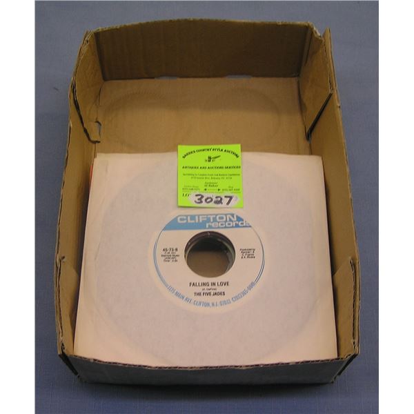 Mixed group of vintage 45 RPM records