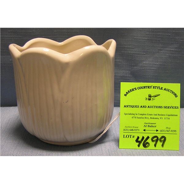 Flower shaped flower vase