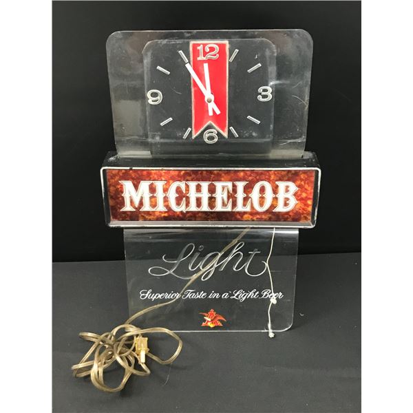 VINTAGE WORKING MICHELOB LIGHT CLOCK