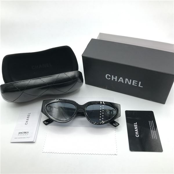 BNIB SUNGLASSES WITH CASE AND ACCESSORIES