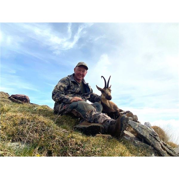 4-Day Spain Pyrenean Chamois Hunt For 1 Hunter & 1 Non-Hunter