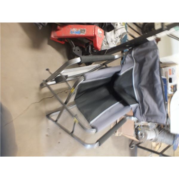 Patio Umbrella & 5 Folding Lawn Chairs