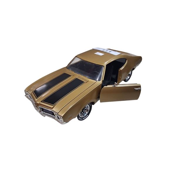 1:18 scale die cast Olds 442