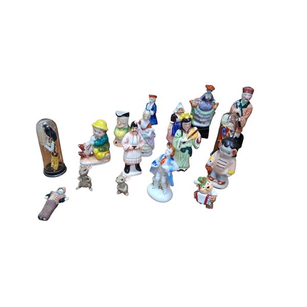 Lot of ceramic figurines approx 17 pieces