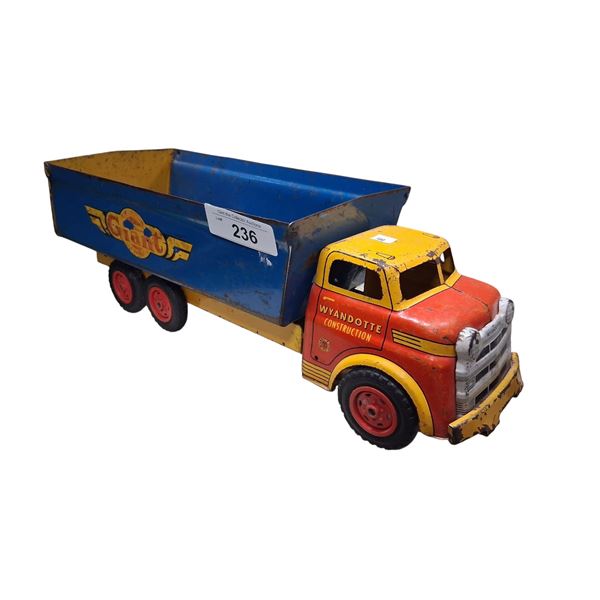 Very nice vintage pressed steel 50s Wyandotte Construction truck, 20"