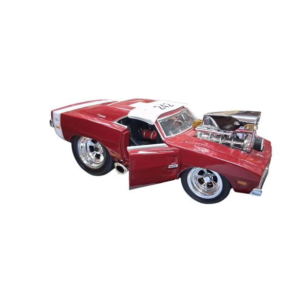 Muscle Machines 1970 Dodge Hemi Charger RT 1:24 scale die cast car