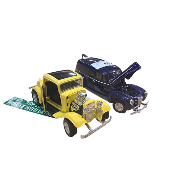 2 die cast 1:24 scale vehicles 1940 Ford Sedan, 32 Ford coupe