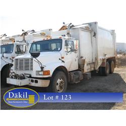 2002 INTERNATIONAL 4900 REFUSE TRUCK,