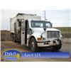 Image 1 : 2002 INTERNATIONAL 4900 REFUSE TRUCK,