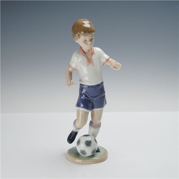 Lladro Figurine, Soccer Practice 1006198