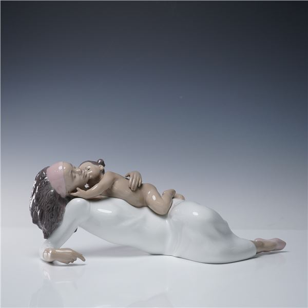 Lladro Porcelain Figurine, Kisses For Mommy 1008205