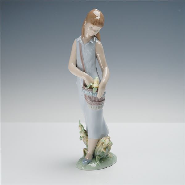 Lladro Porcelain Figurine, Tulip Garden 1007712