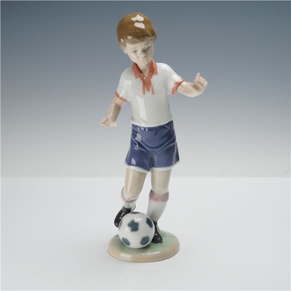 Lladro Porcelain Figurine, Soccer Practice 1006198