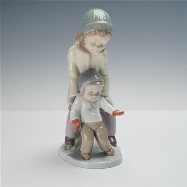 Lladro Porcelain Figurine, You Can Do It! 01008324