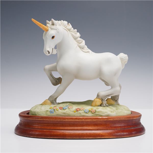 World Wide Arts Designers Collection Figurine, Unicorn Magic
