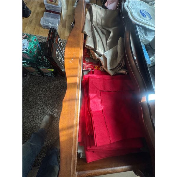 Assorted Sets of Table Place Mats, Linens, Plate Separators and Tablecloths