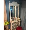 Image 1 : Chest of Drawers w Mirror