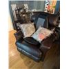 Image 2 : 3 Piece Leather Living Room Set: Recliner, Couch and Loveseat.  Comes With Pillows