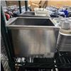 Image 2 : Professional Kitchen Lot: Small Baking Trays, Illy Espresso Cups, Hotel Pan Lids & Sauce Dispenser