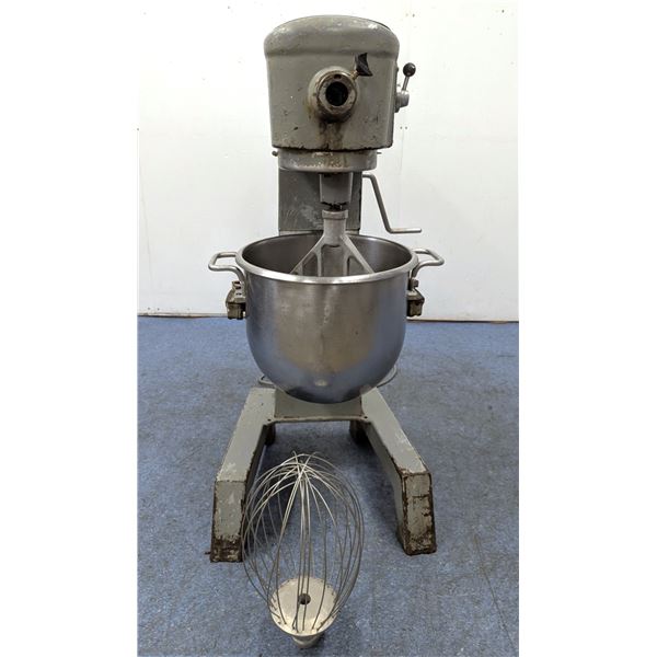 Hobart D300T 30qt Planetary Mixer W/Wire Whip & Beater | 1-092/R1