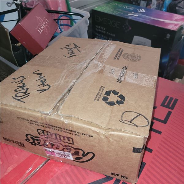 Box w/ Contents - Kitchenwares & Decor