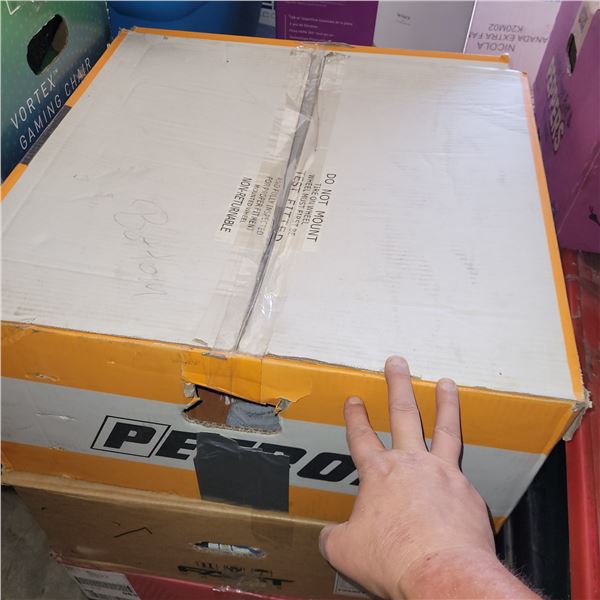Box w/ Contents - Blankets, Linens, Misc