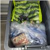 Image 2 : Grey Tote w/ Contents - Wreath, 4 Pc Tumbler Set, Plates, 4 Blankets
