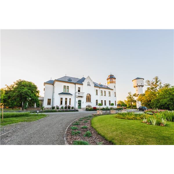 Stay at the Historic Castle of Graefl Majo Ketutkoz in Hungary