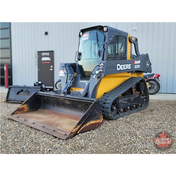 SKID STEER : John Deere 323E : Rubber Track : Diesel : Bucket