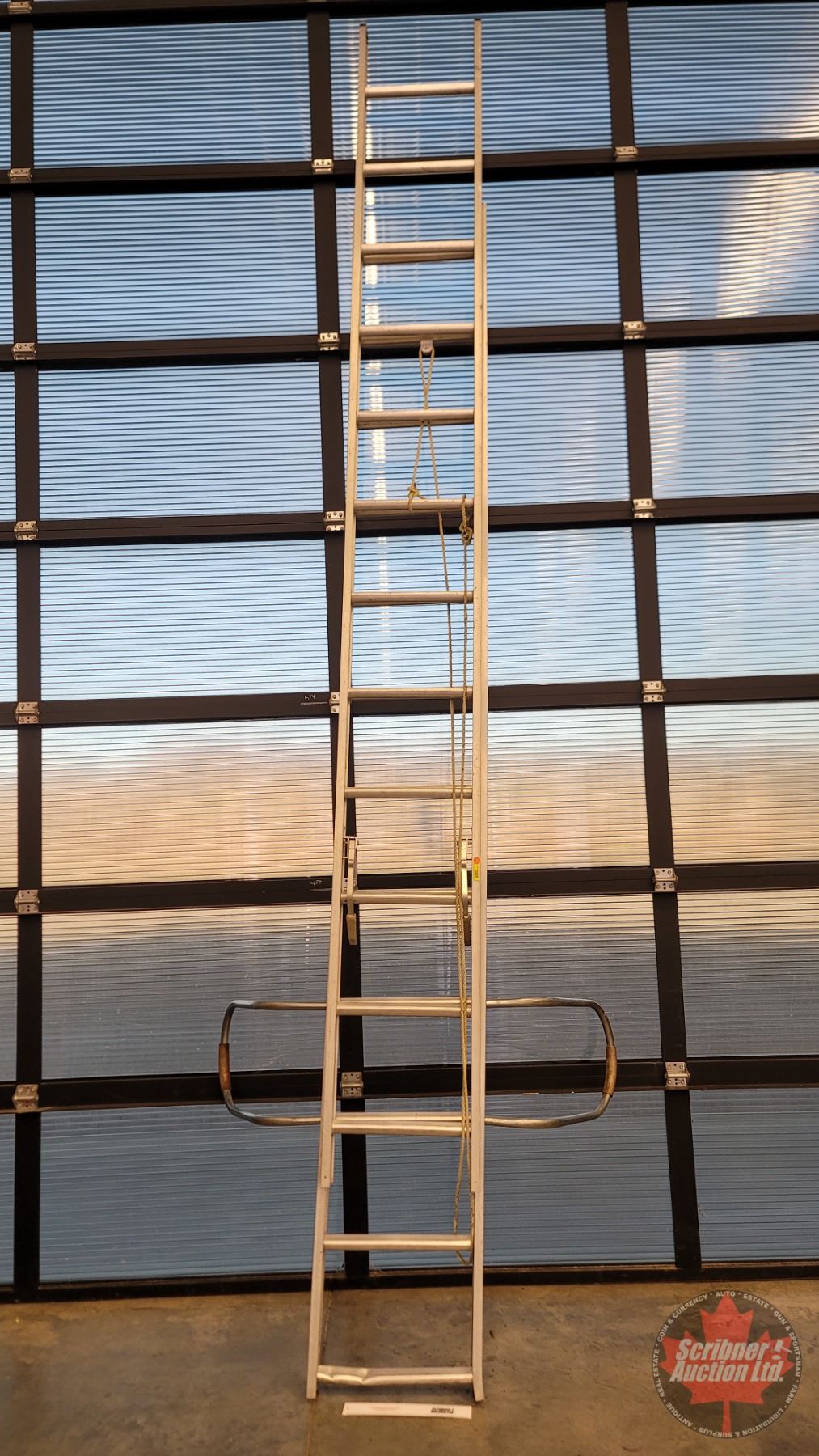 Aluminum Extension Ladder (18Ft) c/w Ladder Guards (NOTE : Bottom Rung ...