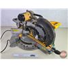 Image 2 : DEWALT 12" Compound Sliding Mitre Saw (17"H x 25"W x 24"D)