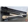Image 2 : GEARWRENCH 1/2" Drive Micrometer Torque Wrench with Case (30-250 FT-LB) (Case Measures: 2-1/2"H x 26
