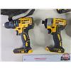 Image 2 : DeWalt Cordless Tool Combo (20v) :  -  Drill - 1/4" Impact - Flashlight - Tool Bag - Battery - Charg