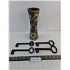 Image 1 : (4) Cast Iron Keys, Cuban Ceramic 10" Vase
