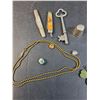 Image 3 : Lot: Folding Knives, Vintage Clip-On Earrings, Necklace, Three Leaf Clover, Skeleton Key, Misc
